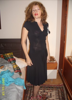 Masturbation of an Italian woman in bed