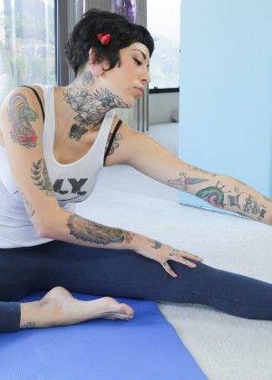 A tattooed slut did yoga, but a man came and fucked her