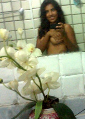 Selfie in the bathroom of a girl from Sri Lanka