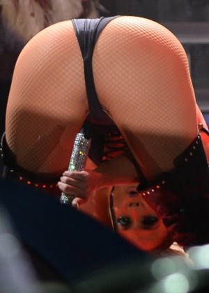 Jennifer Lopez on the stage shakes her famous buttocks